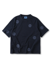 サークル刺し子と藍染のユーズド感が映えるTシャツ