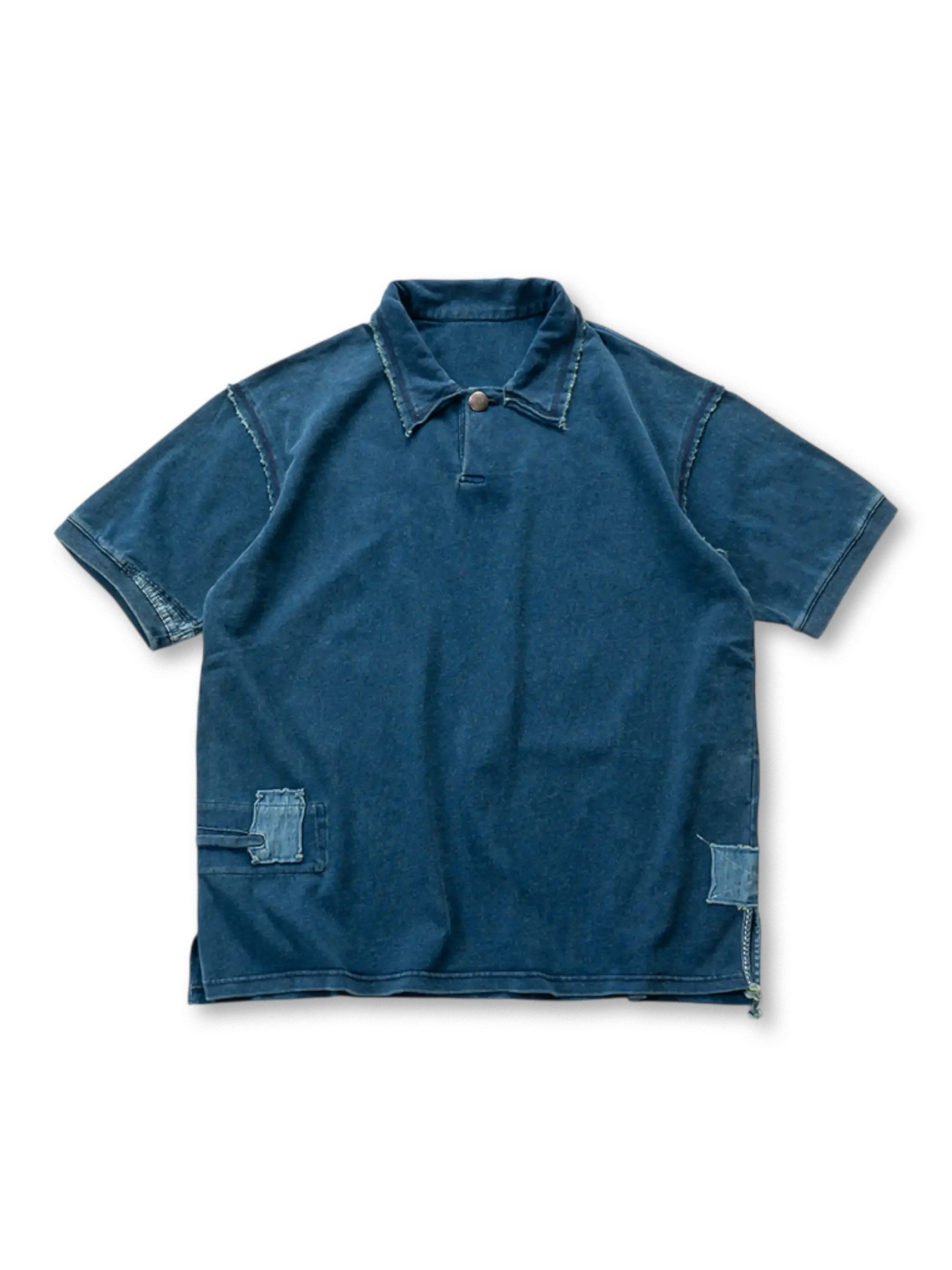 インディゴ染めと刺繍パッチが特徴のヴィンテージ風ポロシャツ