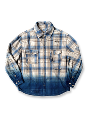 裾に向かう藍染めグラデーションとチェック柄、擦り切れ&パッチ補強を施した長袖コットンシャツ。秋冬向けのウォッシュ加工とアークヘムを特徴とするアイテム。