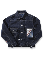 ミネラル風ボックスプリーツとセルビッジデニムが特徴のインディゴジャケット。