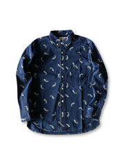 1940年代ペイズリー柄着想の純綿インディゴ製シャツ。天然果実ボタンと細かいステッチ付き。