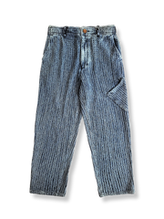 藍染め刺し子素材のテクスチャが際立つカジュアルパンツ