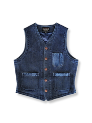 剣道刺し子生地を藍染めしたスリムフィットベスト、天然果実ボタン付き。