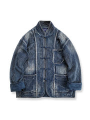 伝統的な藍染めとチャイナボタンが特徴の立ち襟コットンコート。