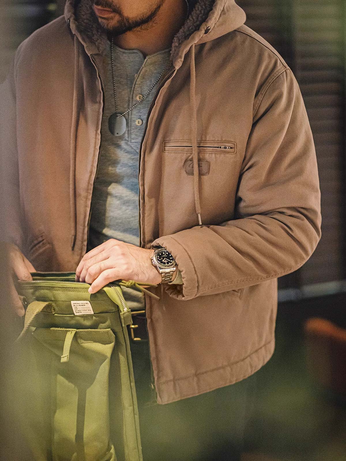 J141フード付きジャケットの着用スタイリング例