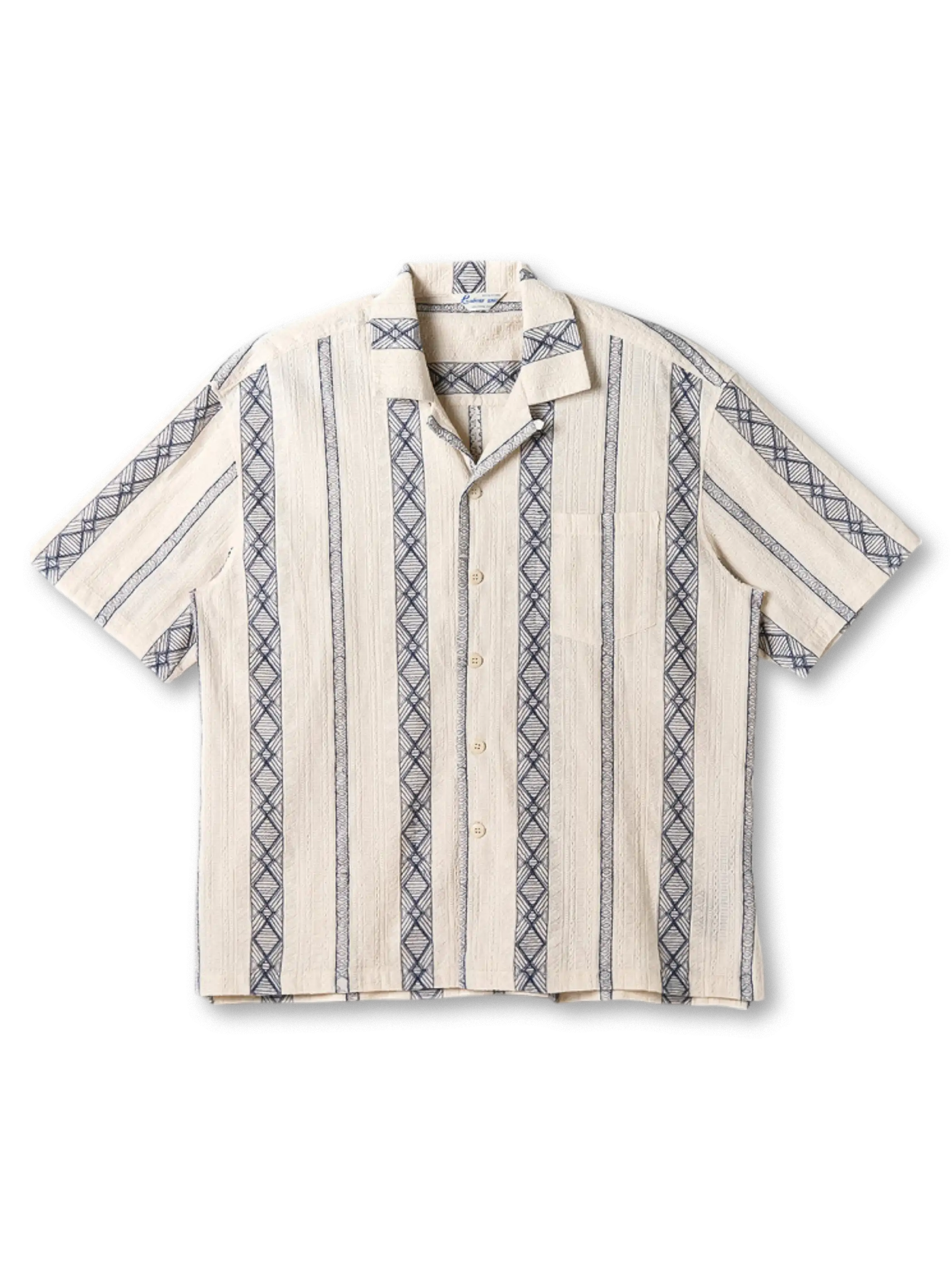 縦ストライプのジャカード刺繍が特徴のキューバ襟シャツ、柔らかなコットン素材とワイドシルエット