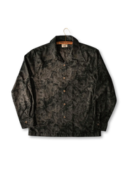 立体的な百虎模様のジャカード編みとヴィンテージ尖襟が特徴のコットン長袖シャツ。