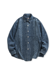 ジャガードストライプが特徴のウォッシュデニムシャツ。丈夫で柔らかく、耐久性としわ防止効果あり。