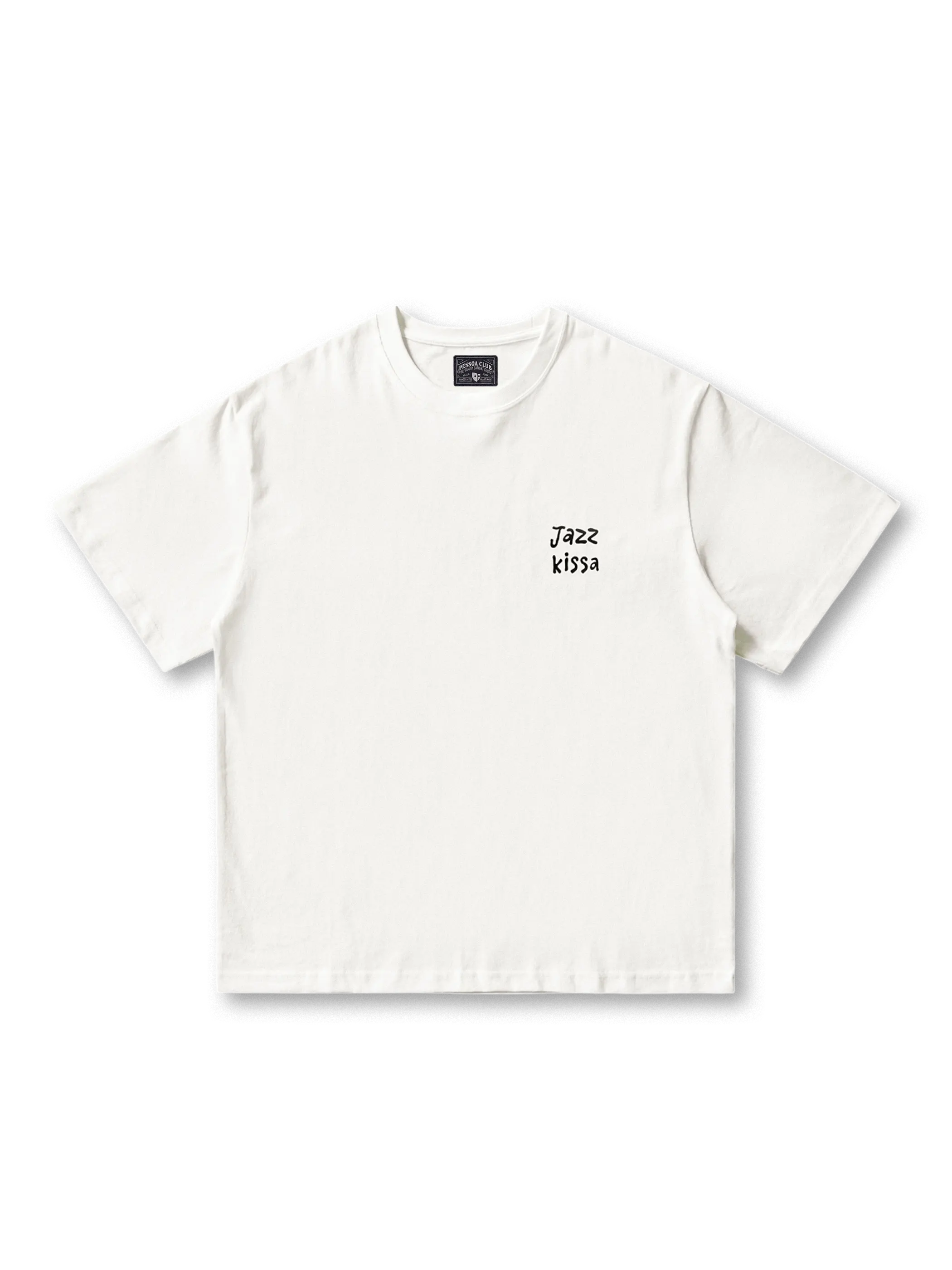 「JAZZ KISSA」ロゴとティーポット柄が特徴のオーバーサイズコットンクルーネックTシャツ