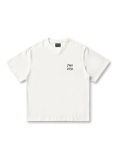 「JAZZ KISSA」ロゴとティーポット柄が特徴のオーバーサイズコットンクルーネックTシャツ