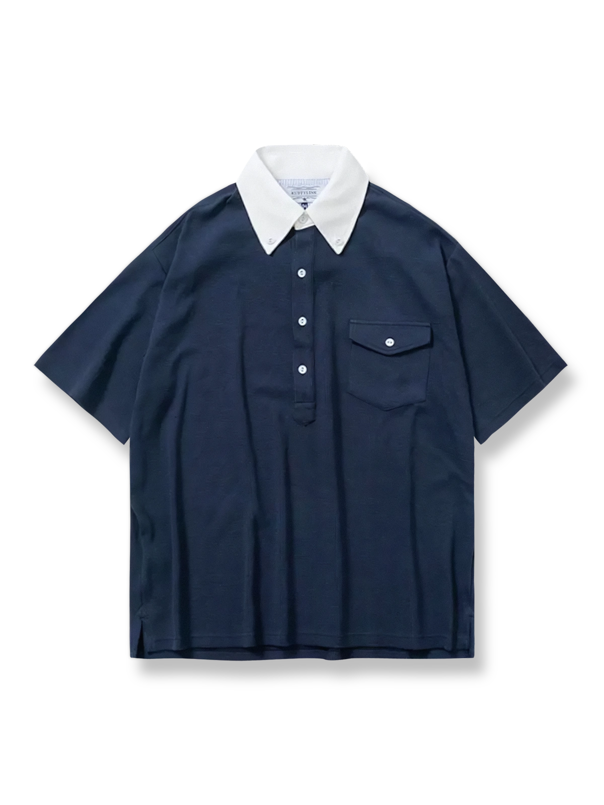 ニットシアサッカー素材のハーフプルオーバー半袖シャツ。