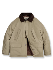 コーデュロイラペルと中綿入りの100%コットンツイルキャンバスハンティングジャケット。