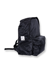 耐久性と防水性に優れた100%ポリエステル製の大容量スポーツアウトドアバックパック。書籍や衣類を収納可能で、厚みのある肩ストラップが快適な背負い心地を提供。