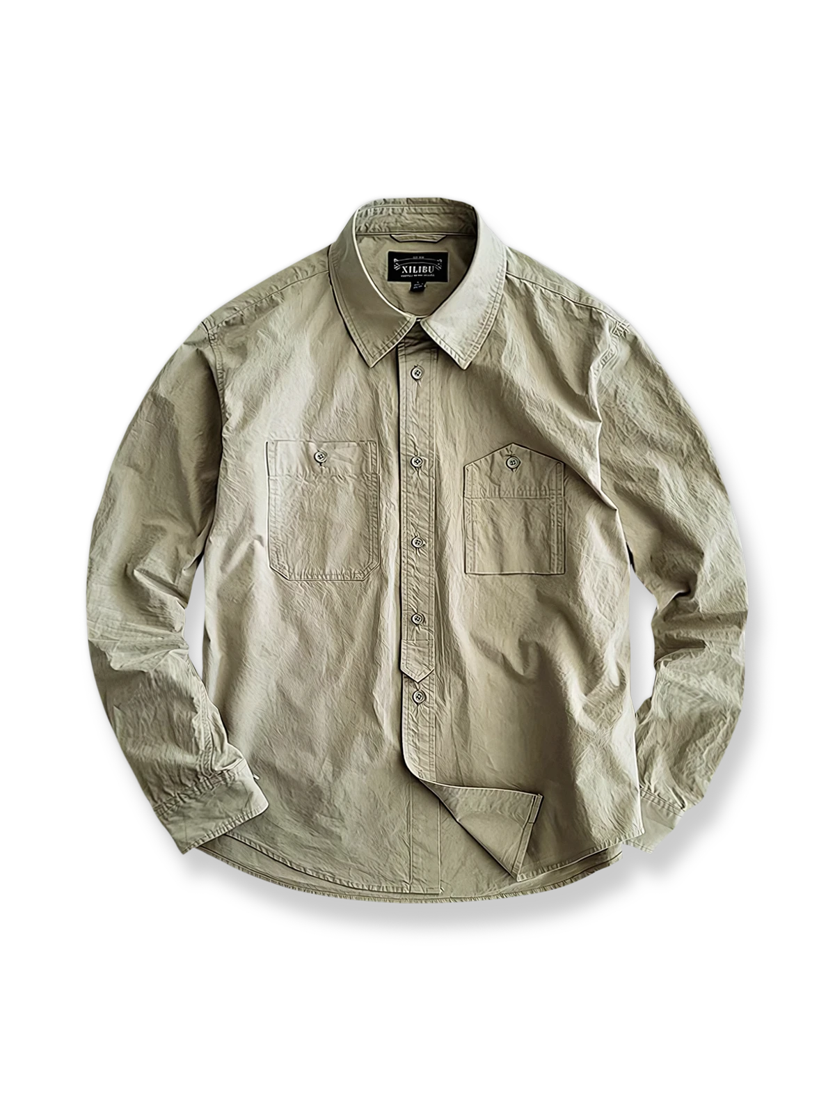 大きなポケット付きで耐久性と快適性を兼ね備えたコットンワーク長袖シャツ。