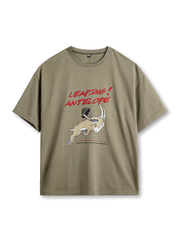 跳ねるアンテロープ刺繍と発泡プリントが特徴の耐久性あるワイドシルエットTシャツ