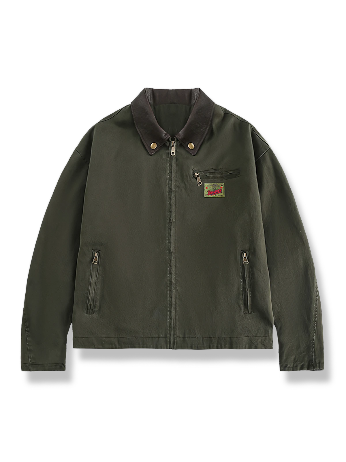 レザーカラー襟と多数ポケットを備えたオリーブグリーンのワークジャケット。