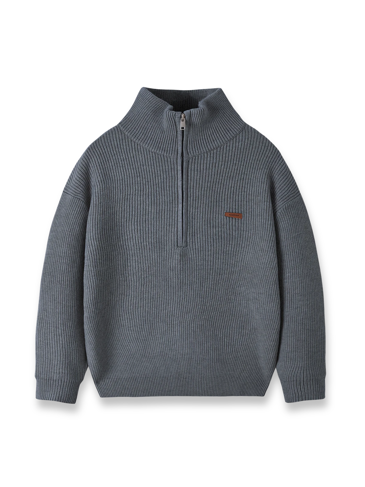 レザーラベルが上品さを添えるハーフジップ仕様のハイネックニット