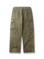 ヒョウ柄カモフラージュと厚手コットン素材のパラシュートカーゴパンツ