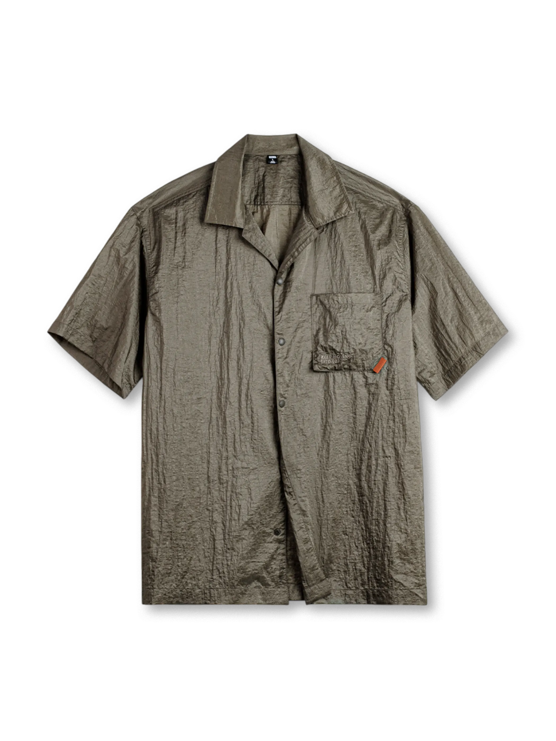 軽量パッカブル仕様と撥水通気性能が特徴のCubanカラーシャツ