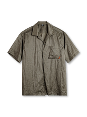 軽量パッカブル仕様と撥水通気性能が特徴のCubanカラーシャツ