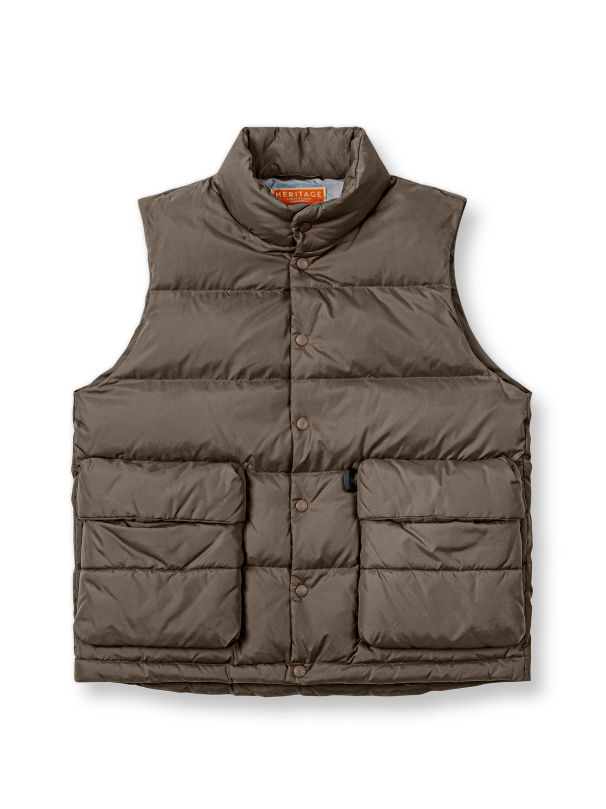 薄手で軽量ながら高い保温性を備えたスタンドカラーダウンベスト