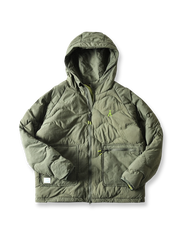 防風・防水素材と高断熱ポリエステル中綿を使用した軽量4色展開ジャケット。多機能ポケット付き。