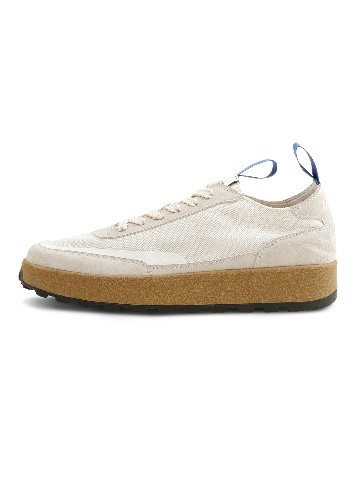 メッシュとスエード素材使用、ビビッドカラーアクセントとクッション性EVAミッドソール搭載の軽量チャンキースニーカー