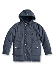 高密度防風素材と加厚保温ライナーのフード付きパーカジャケット。大容量ポケットと二重構造で暖かさと実用性を両立。