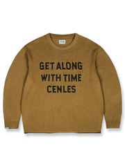 透かしロゴ刺繍とロールドヘムをあしらったウール混紡のニットセーター。暖かく柔らかな手触りとヴィンテージ感のある質感が特徴。