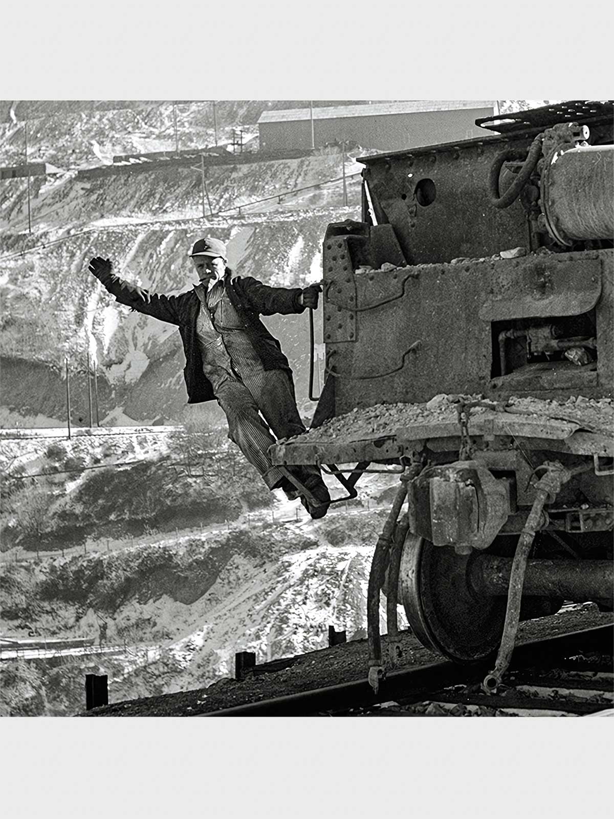 製品画像: LOT422 HICKORY レイルロードストライプワークジャケットの正面画像。クラシックなワークスタイルと希少なセルビッジデニムが特徴。
詳細画像: セルビッジエッジとストライプデニム生地のディテール特写。ヴィンテージ感と耐久性を兼ね備えたデザイン。