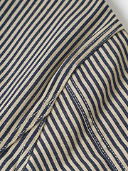 製品画像: LOT422 HICKORY レイルロードストライプワークジャケットの正面画像。クラシックなワークスタイルと希少なセルビッジデニムが特徴。
詳細画像: セルビッジエッジとストライプデニム生地のディテール特写。ヴィンテージ感と耐久性を兼ね備えたデザイン。