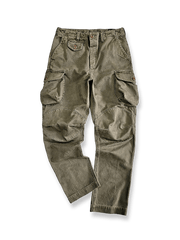 キコリ風硫化染めデニムと多機能ポケットが特徴のワークパンツ