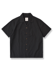 レトロ広告風ルアープリントと「don’t bite, bait」メッセージが特徴のコットンTシャツ。