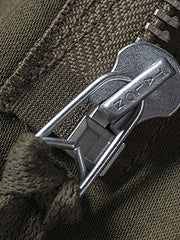 製品画像:M1951フィッシュテールパーカ、軍用アウターの正面画像
詳細画像:フィッシュテールパーカの防風・防寒デザインの細部特写
