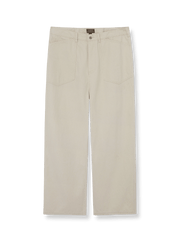 M35 Mil TRS デニムパンツ全体展示、クラシックなストレートカットと大きなパッチポケットのデザインを示す。