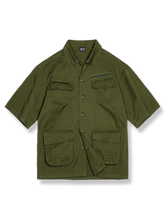 M-42軍用ジャケットをベースにビッグフラップポケットを配したリラックスフィットシャツ。