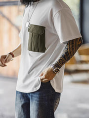 モデル画像:モデルがM51ポケットパッチワーク半袖Tシャツを着用