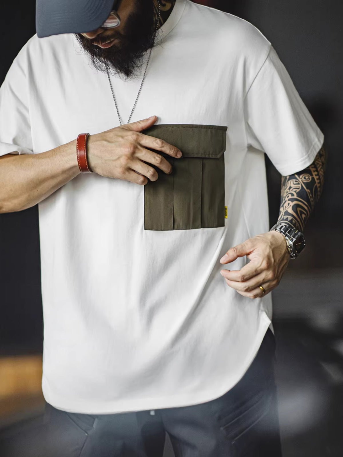 詳細画像:M51ポケットと裾のV字スリットデザインのディテール