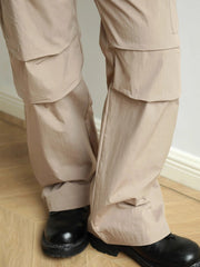 モデルが着用したワークパンツのスタイリング例