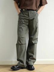 モデルが着用したワークパンツのスタイリング例