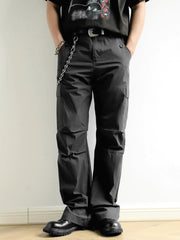 モデルが着用したワークパンツのスタイリング例