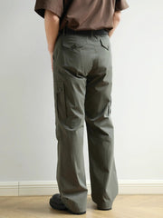 モデルが着用したワークパンツのスタイリング例