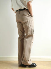 モデルが着用したワークパンツのスタイリング例