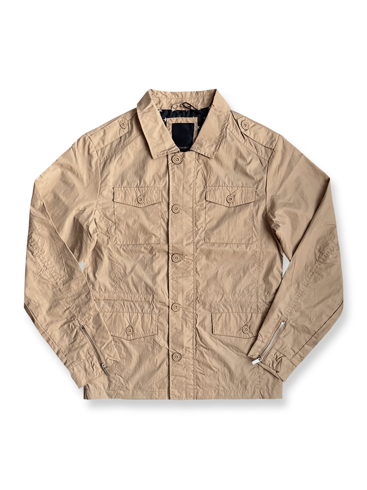 ラペルと多機能ポケットが特徴のM65ハンティングコート