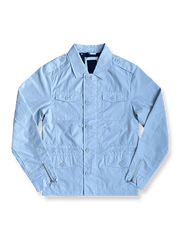 製品画像
M65ハンティングコートの正面全体画像。クラシックなミリタリースタイルとラペルデザインが際立ち、アウトドアやカジュアルファッションに最適なアイテムです。
詳細画像
M65ハンティングコートの多機能ポケットとラペルデザインのディテール画像。高品質な素材と優れた耐久性が特徴で、実用性とスタイルを兼ね備えています。