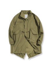 製品画像: ミリタリーグリーンのルーズフィットパーカの正面画像