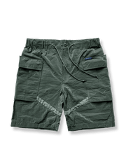 製品画像: M65アウトドアメッシュナイロンワークショーツの正面全体画像。五分丈デザインで、耐久性と通気性に優れた軽量メッシュナイロン素材を使用。春夏のサイクリングやアウトドア活動に最適なワークショーツ。
詳細画像: M65アウトドアメッシュナイロンワークショーツのポケットと脚部のストラップディテール画像。収納力のあるダブルレイヤーポケットと、快適さを高めるストラップデザイン。