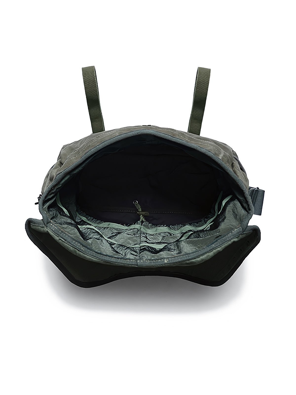 製品画像: M67アメカジ風ヴィンテージキャンバスウォッシュショルダーバッグの正面画像。クラシックなM67デザインとヴィンテージ加工が特徴で、日常やライディングに最適。
詳細画像: M67ヴィンテージキャンバスバッグのワッペンとウォッシュ加工のディテール画像。耐久性のあるディテールと独自のヴィンテージ感を強調。