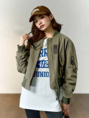 詳細画像:ジャケットのポケットとジッパーの詳細