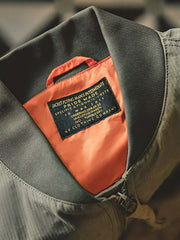 詳細画像:ジャケットのポケットとジッパーの詳細